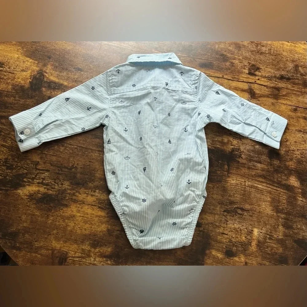 Carter’s | baby boys long sleeve pinstripe dress shirt. Size: 6M.​